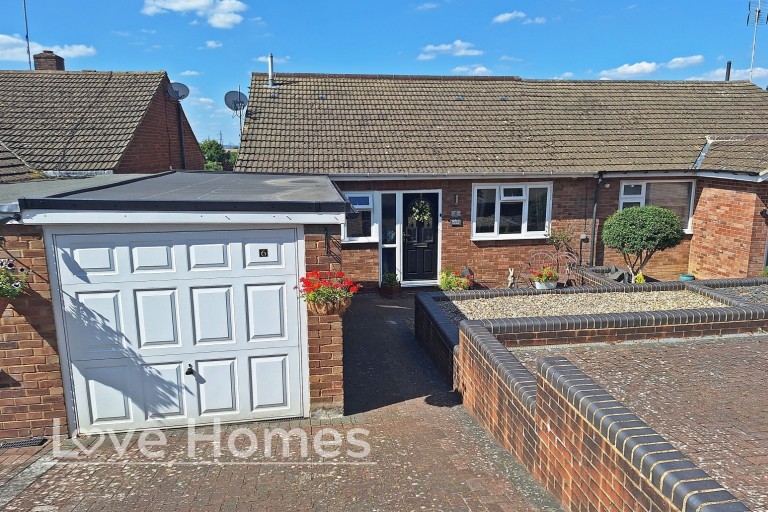 Chalton Heights, Chalton, LU4 9UF