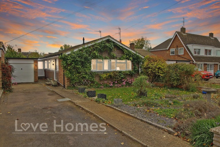 Russell Road, Toddington