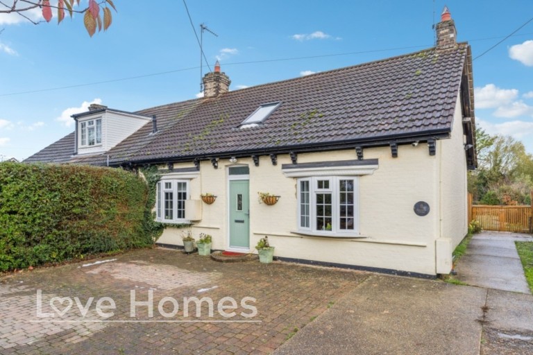 Luton Road, Chalton, LU4 9UJ