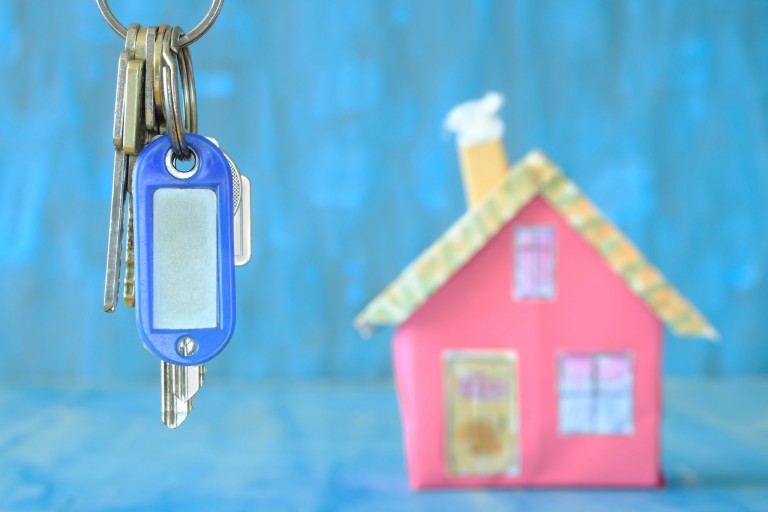 GOING ON HOLIDAY? 5 TIPS TO KEEP YOUR HOME 'VIEWING READY' WHILE YOU ARE AWAY